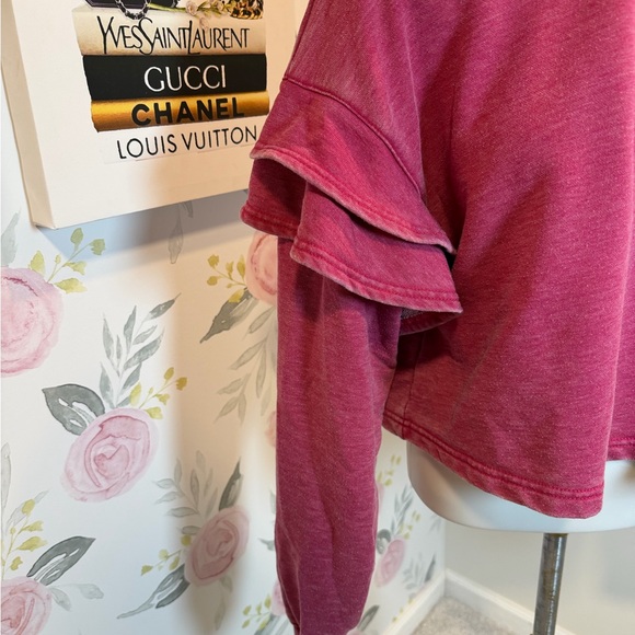 7 For All Mankind Medium Ruffle
Cropped Sweatshirt Pullover Raspberry - Picture 7 of 9